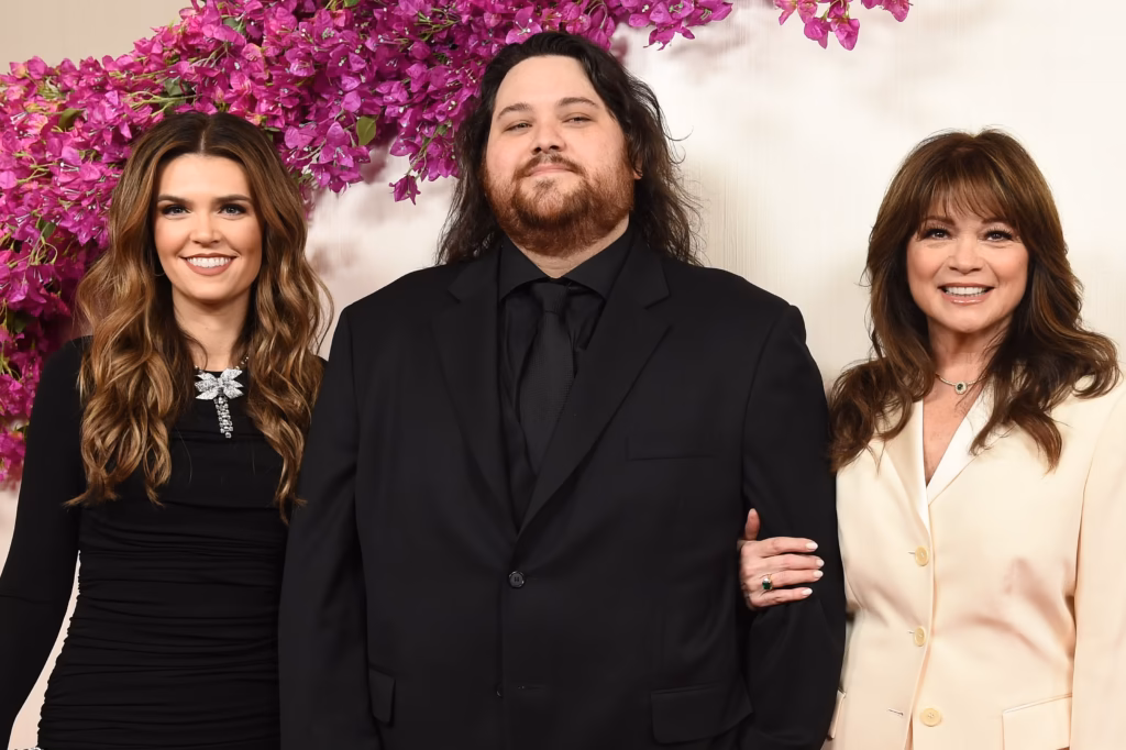 Valerie Bertinelli posts a family photo from her “happy place” — fans are amazed by Wolfgang Van Halen